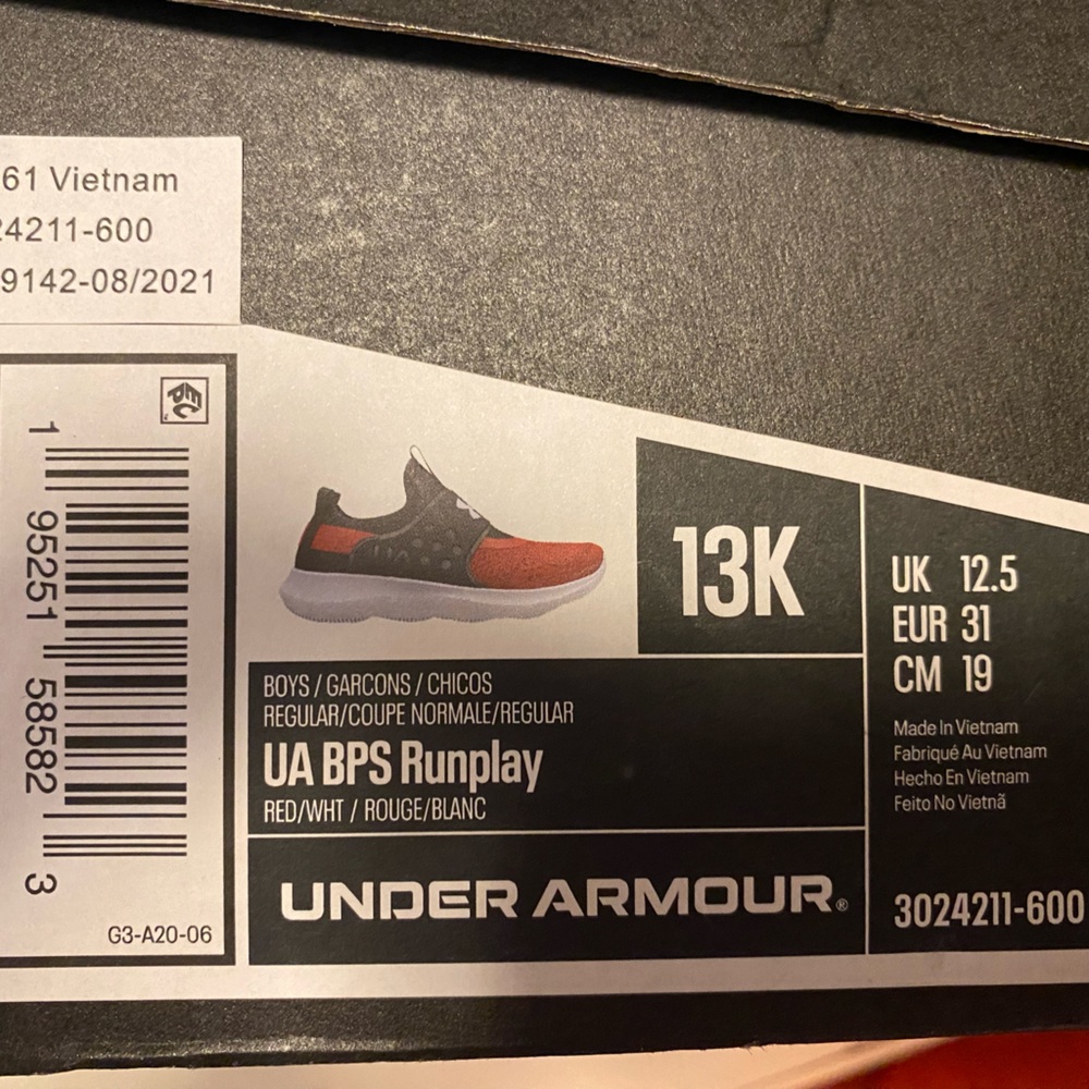 **NEW** STILL IN THE BOX** Little boys size 13K Under Armour shoes.
